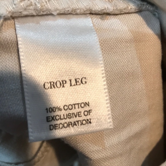 Crop pant With Drawstring wAist and front pockets. - Picture 7 of 8